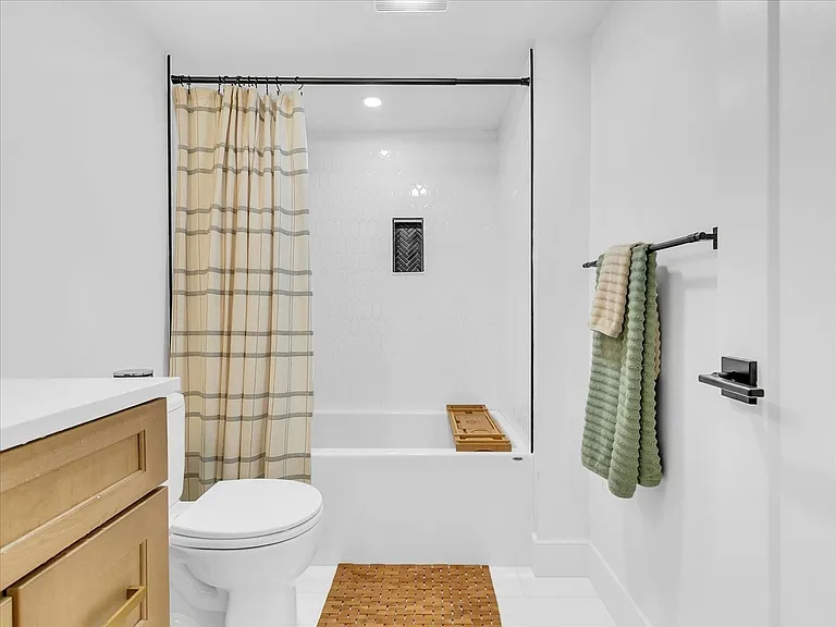 23 Princeton St — Photo 10