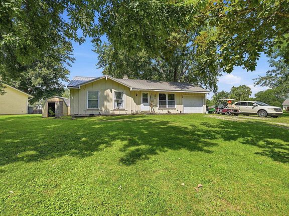 2nd image of 1040 Parkview Dr