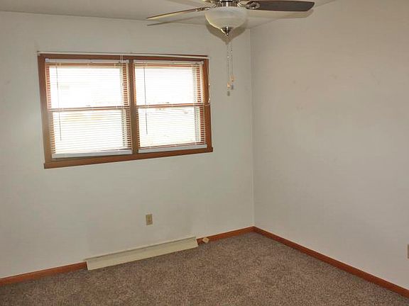 4th image of 405 Mowe St