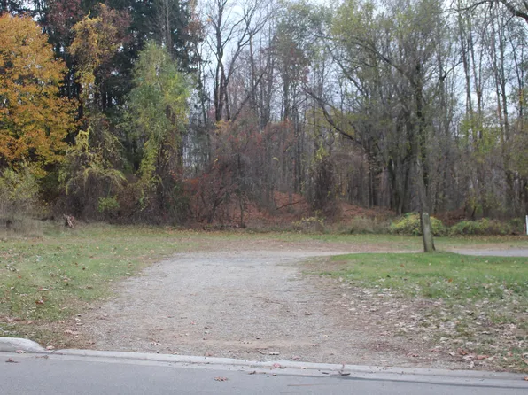 Parkwood Dr, Jonesville, MI 49250