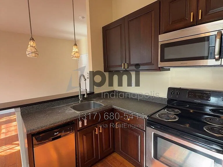 Indy Downtown Colonial Apartments — Photo 18
