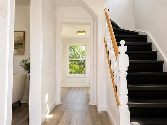 3rd image of 42 Richmond St