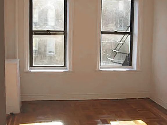 5th image of 270 Seaman Ave APT E8