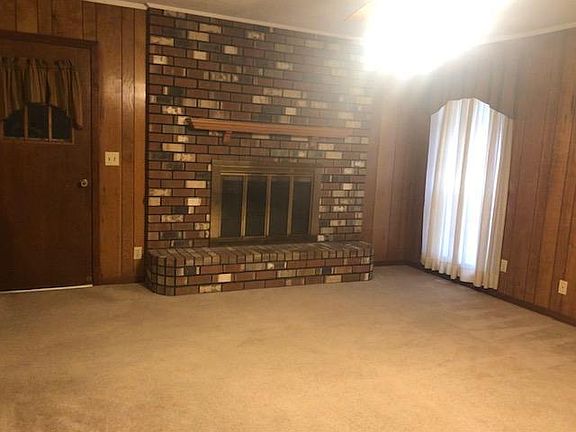 2nd image of 110 Gardenia Dr