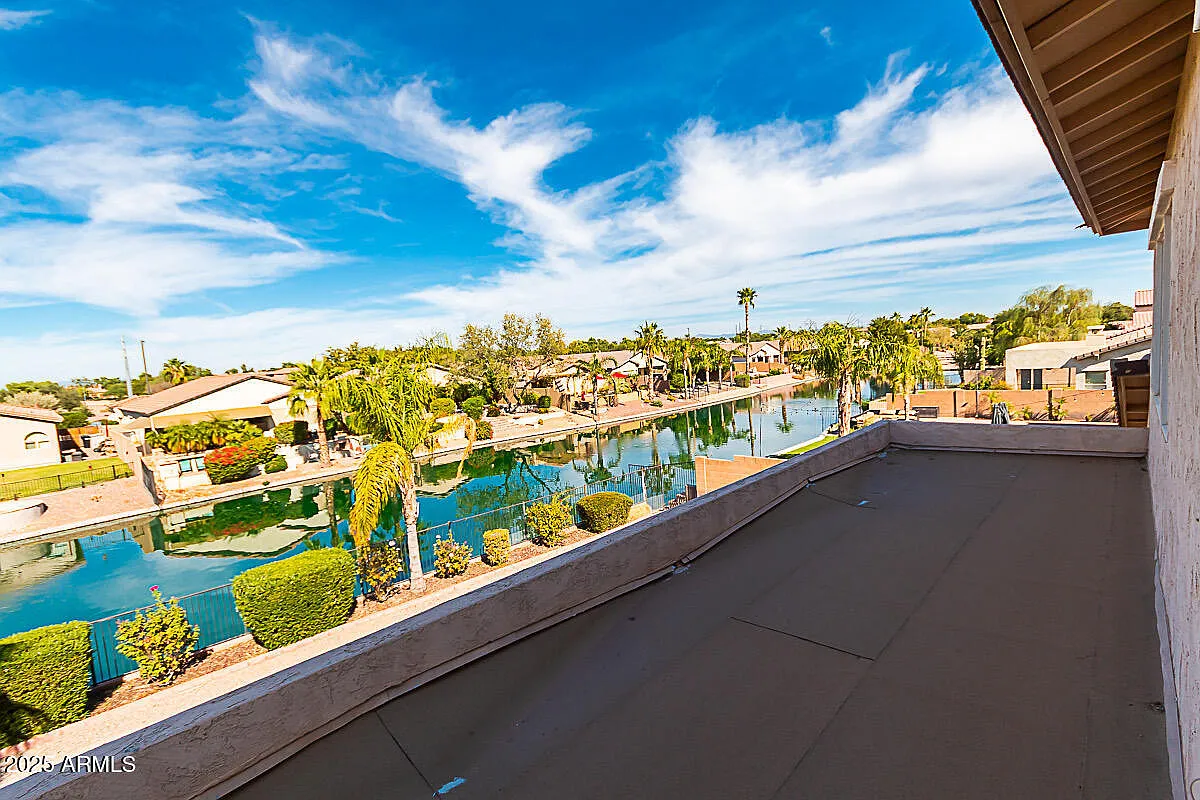 4 bed, 2.5 bath, 3001 sqft, $3,295 — Photo 4
