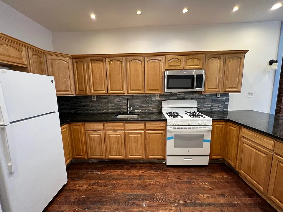 93 Grant Ave #3E
