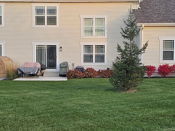 4th image of 5547 Victoria Pl
