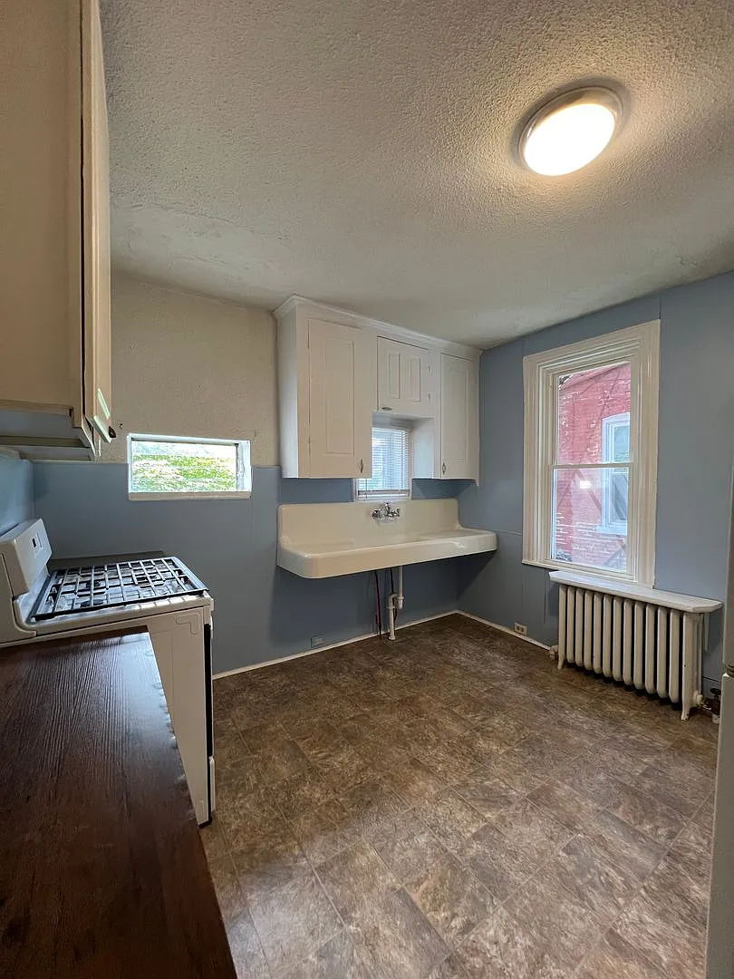 544 W Chestnut — Photo 2