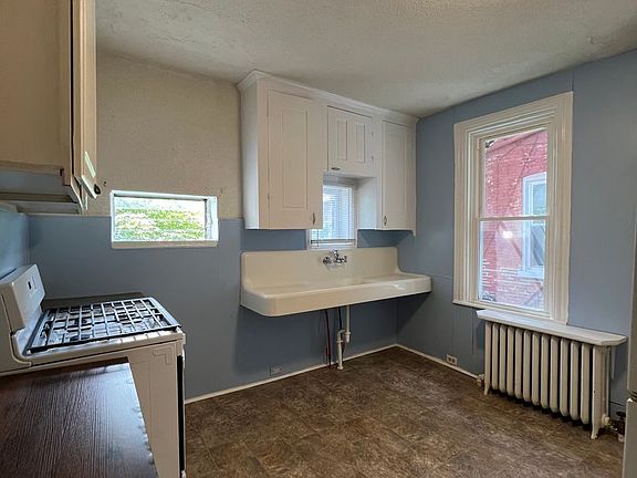 2nd image of 544 W Chestnut St