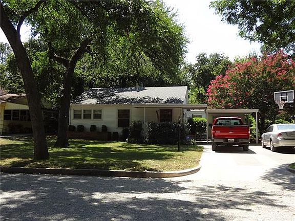 2nd image of 929 Red Oak Ln