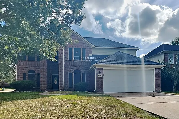 4 bed, 2.5 bath, 2718 sqft, $2,600 — Photo 1