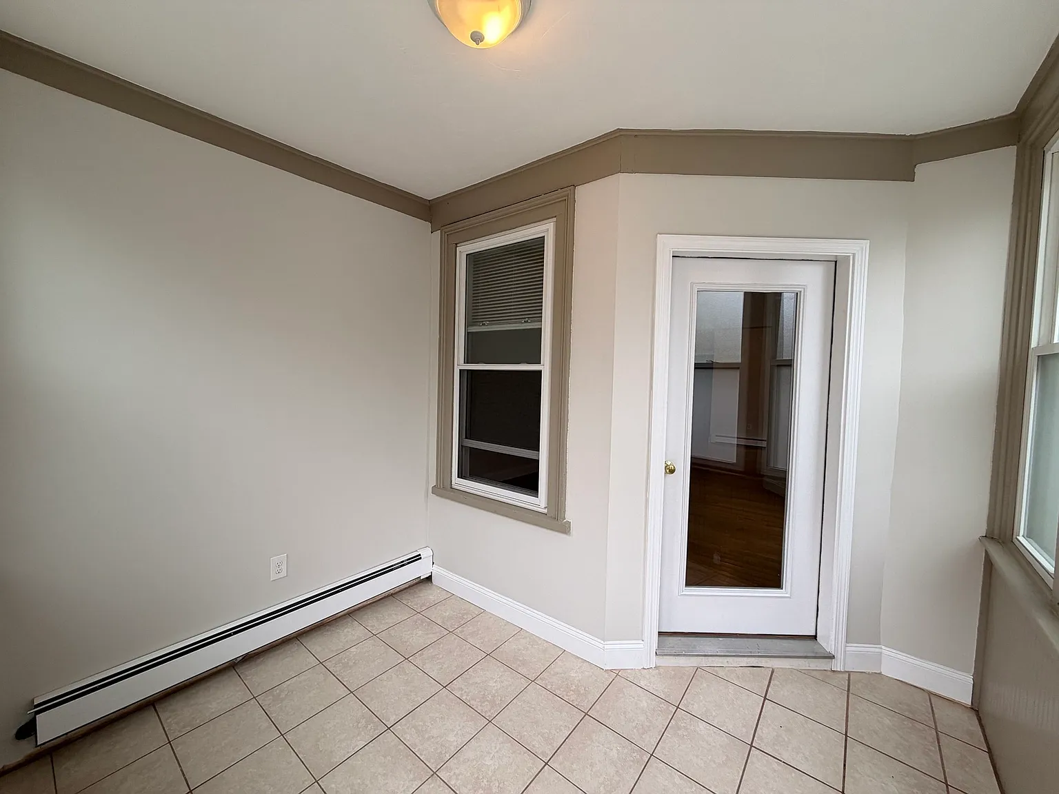 4 bed, 1.5 bath, 1400 sqft, $3,950 — Photo 3