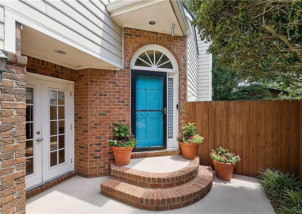 1st image of 1827 Rockridge Pl NE