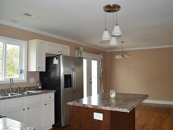 5th image of 209 Carol Dr SE