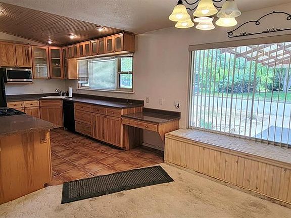 4th image of 624 Alameda Drive