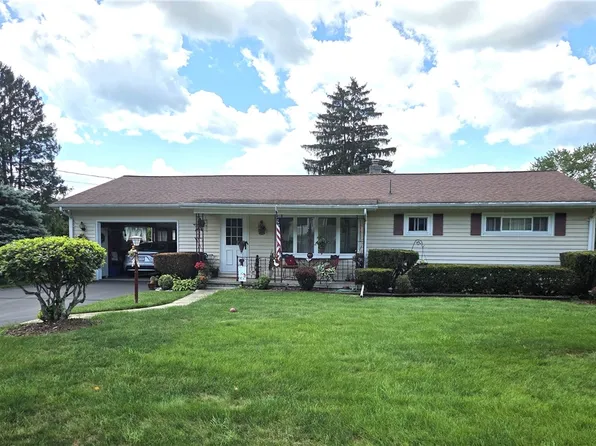 121 Acorn Dr, Horseheads, NY 14845