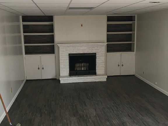 4th image of 910 Albert St