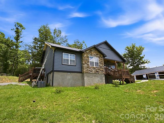 5th image of 301 McGinnis Dr