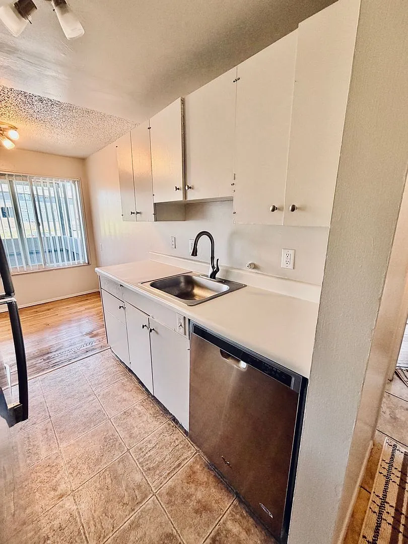 Eden Roc Apartments — Photo 3