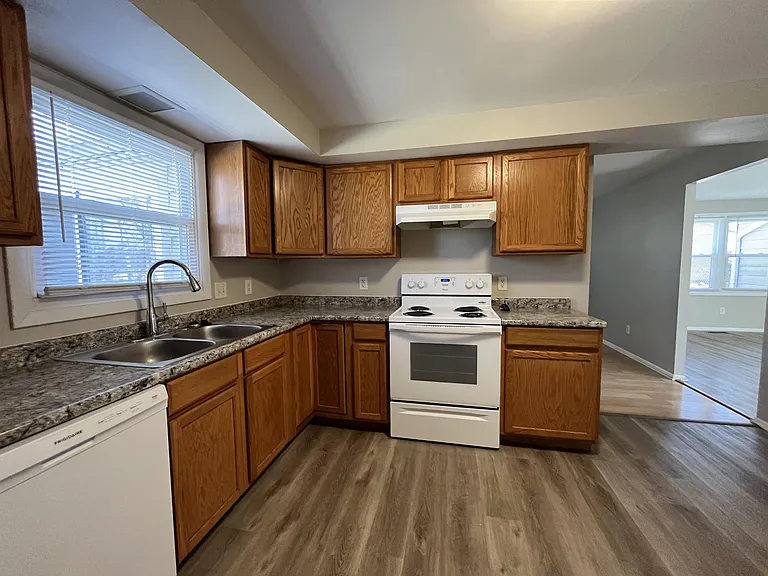 11020 McDowell Dr — Photo 9