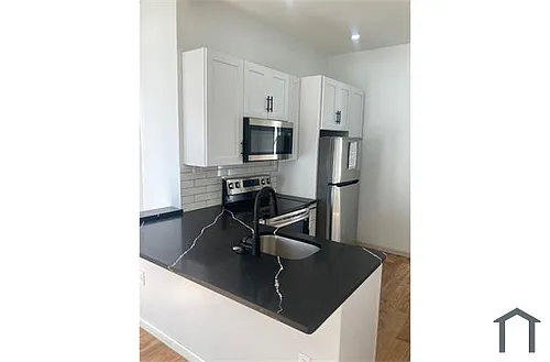 1901 W Diamond St #2 Photo 1