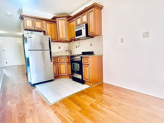 4th image of 155 E 108th St APT 1