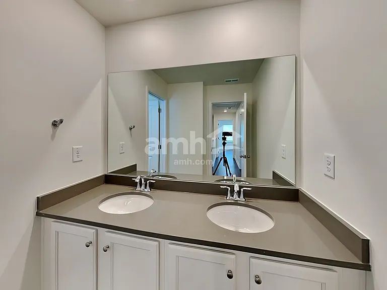 769 Carnaby Ln — Photo 21