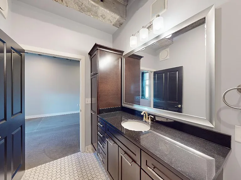 217 N Locust St #2-N — Photo 8