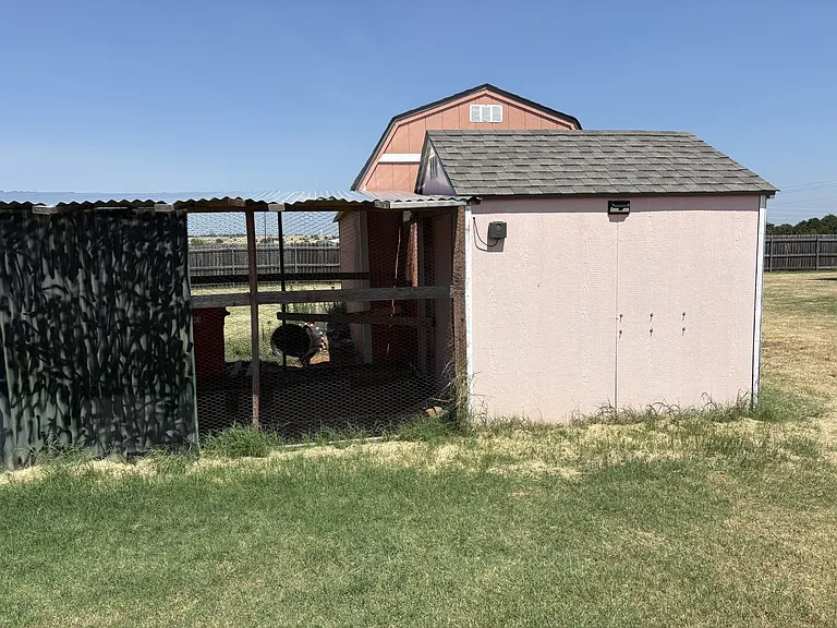 373 NE Sanders Dr — Photo 18