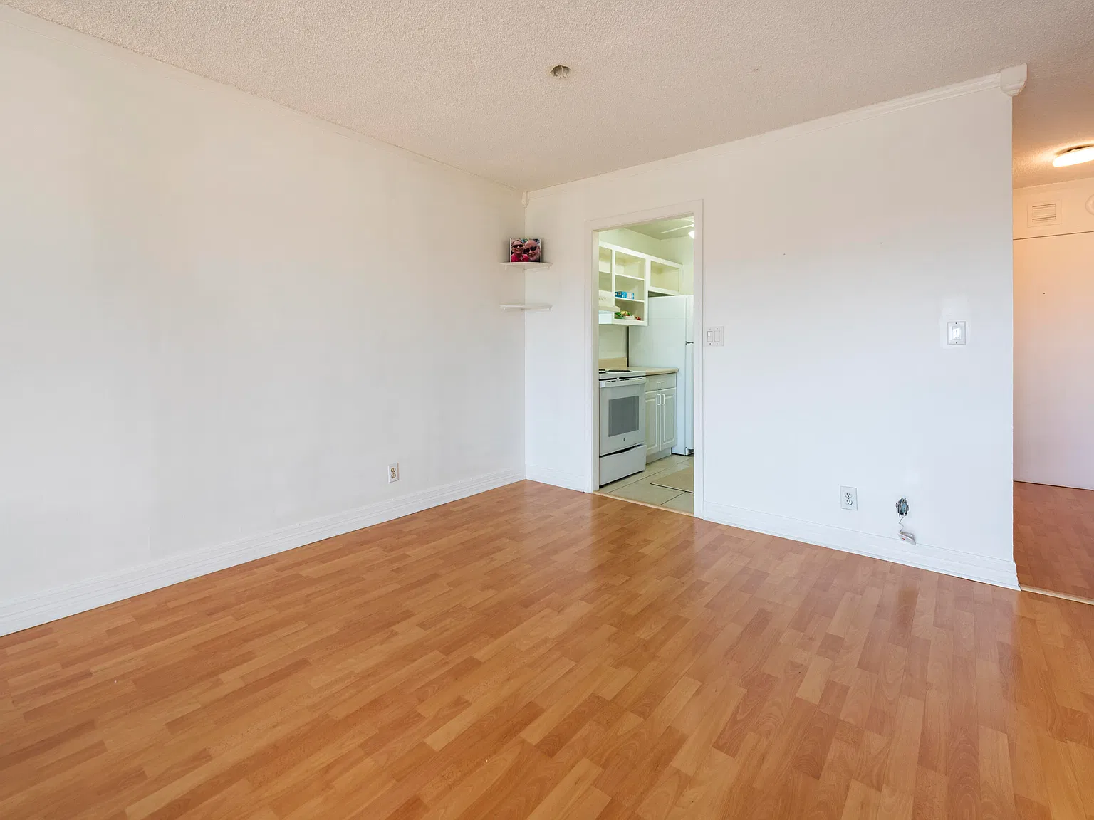 2 bed, 1.0 bath, 850 sqft, $1,900 — Photo 4