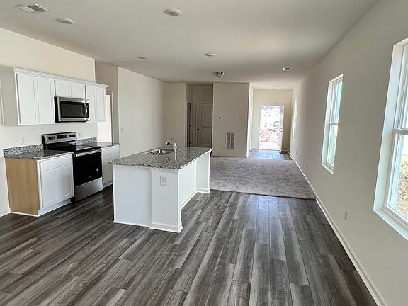 3rd image of 218 Phoenix Dr