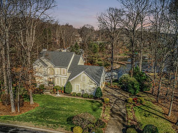 2nd image of 111 Sienna Ln