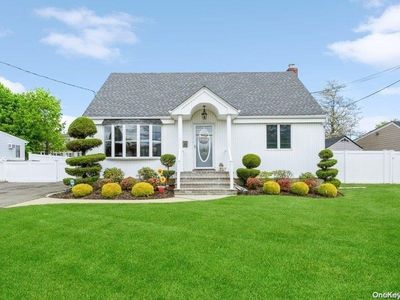 15 W Chestnut Street, Farmingdale, NY, 11735