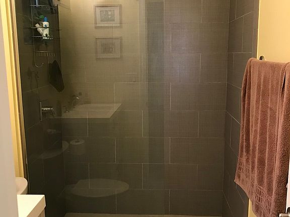 3rd image of 521 W Mariposa St APT 2