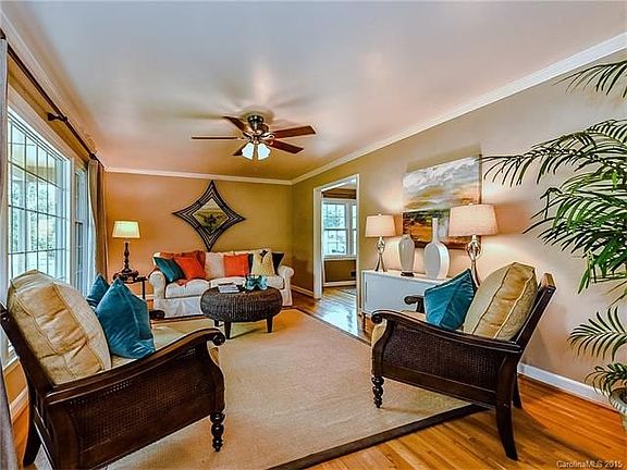 3rd image of 814 Bridlepath Ln