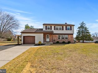 6 Yorktown Ct, Marlton, NJ 08053