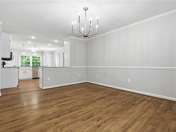 5th image of 311 Monaco Cir
