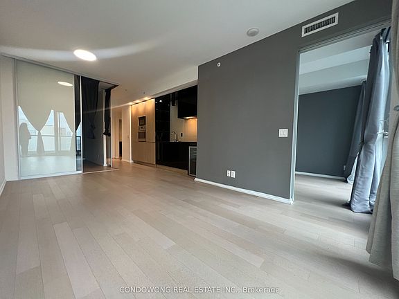 4th image of 70 Temperance St #2901