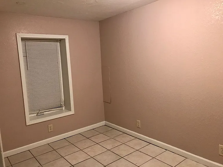 805 7th Ave — Photo 3