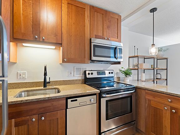 2nd image of 450 W Briar Pl APT 11E