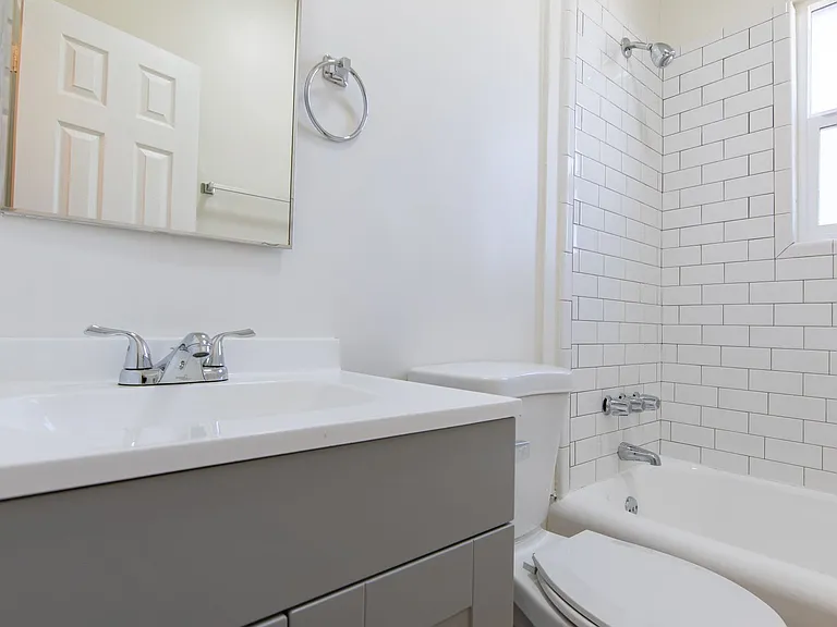 Beautiful Newly Renovated Apartment in Koreatown — Photo 12