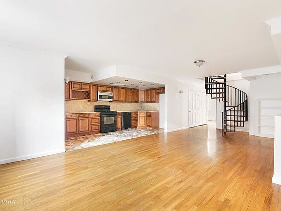 2nd image of 34 W 128th St