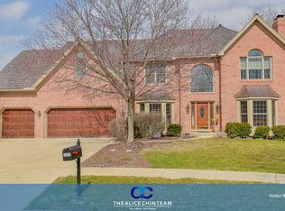 2600 Malmesbury Ct, Aurora, IL 60502