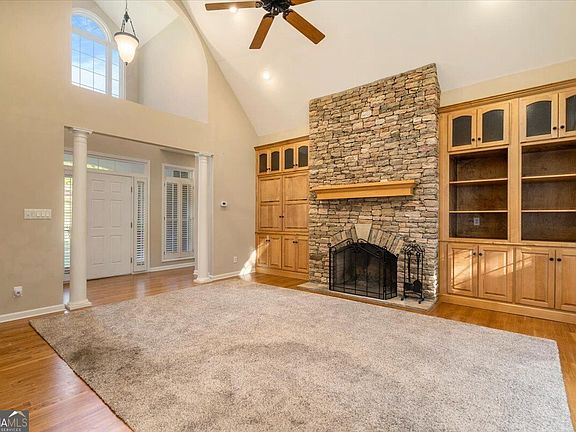 5th image of 1628 Valley View Dr