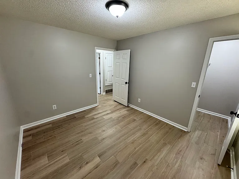 6628 Whitten Grove Dr — Photo 7