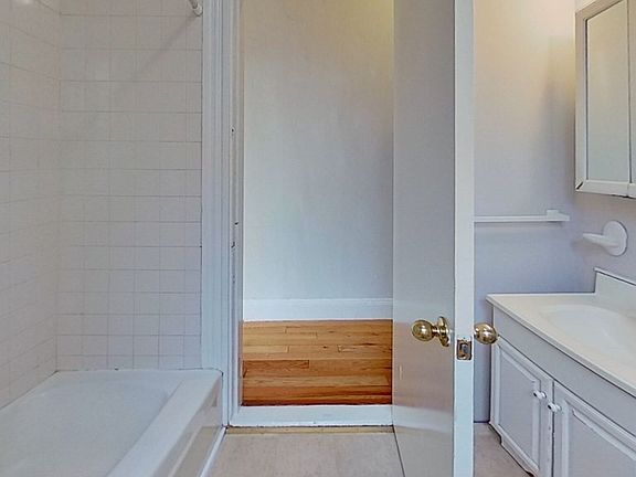 4th image of 1 Linden St APT 4B