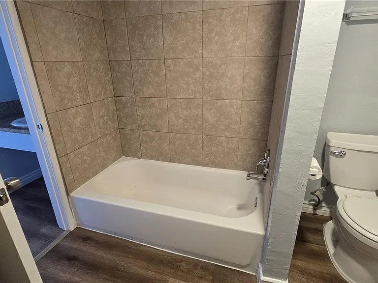 716 N 11th St #2 — Photo 17