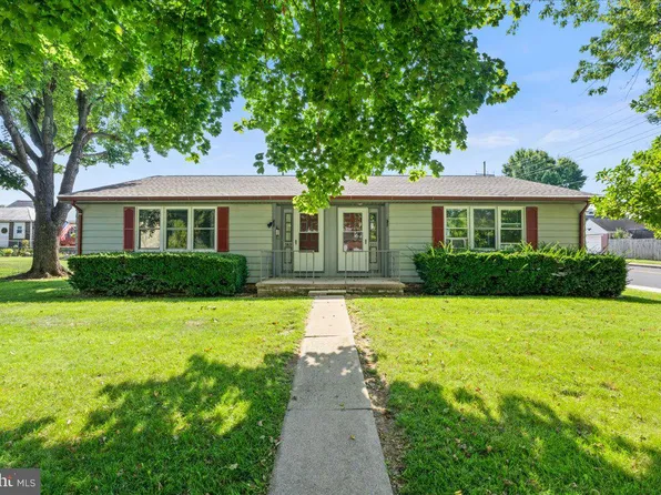 163-165 Fairview Ave, Waynesboro, PA 17268