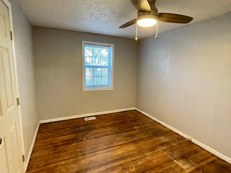 322 E Avenue D — Photo 14