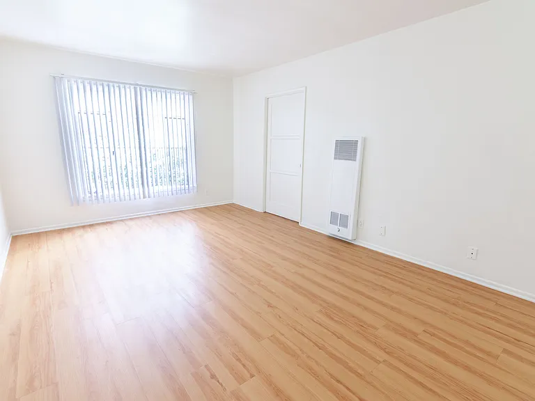 Gayley Manor Apartments — Photo 54